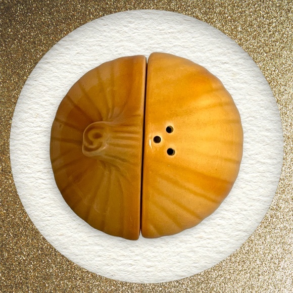 Vintage Yellow Onion / Figural Garlic Bulb Vegetable Salt & Pepper Shakers Set - Picture 1 of 5